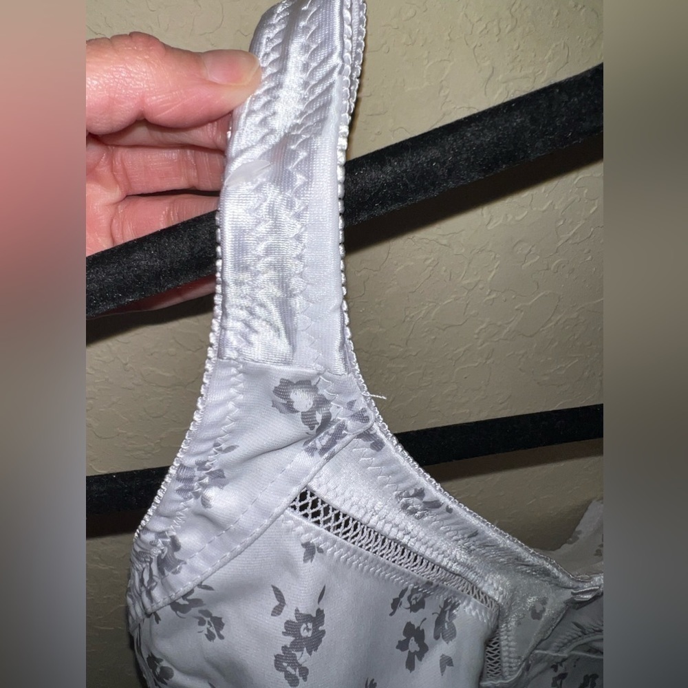New✨Gloria Vanderbilt Womens Full Coverage Bra Wire-Free - Picture 2 of 5